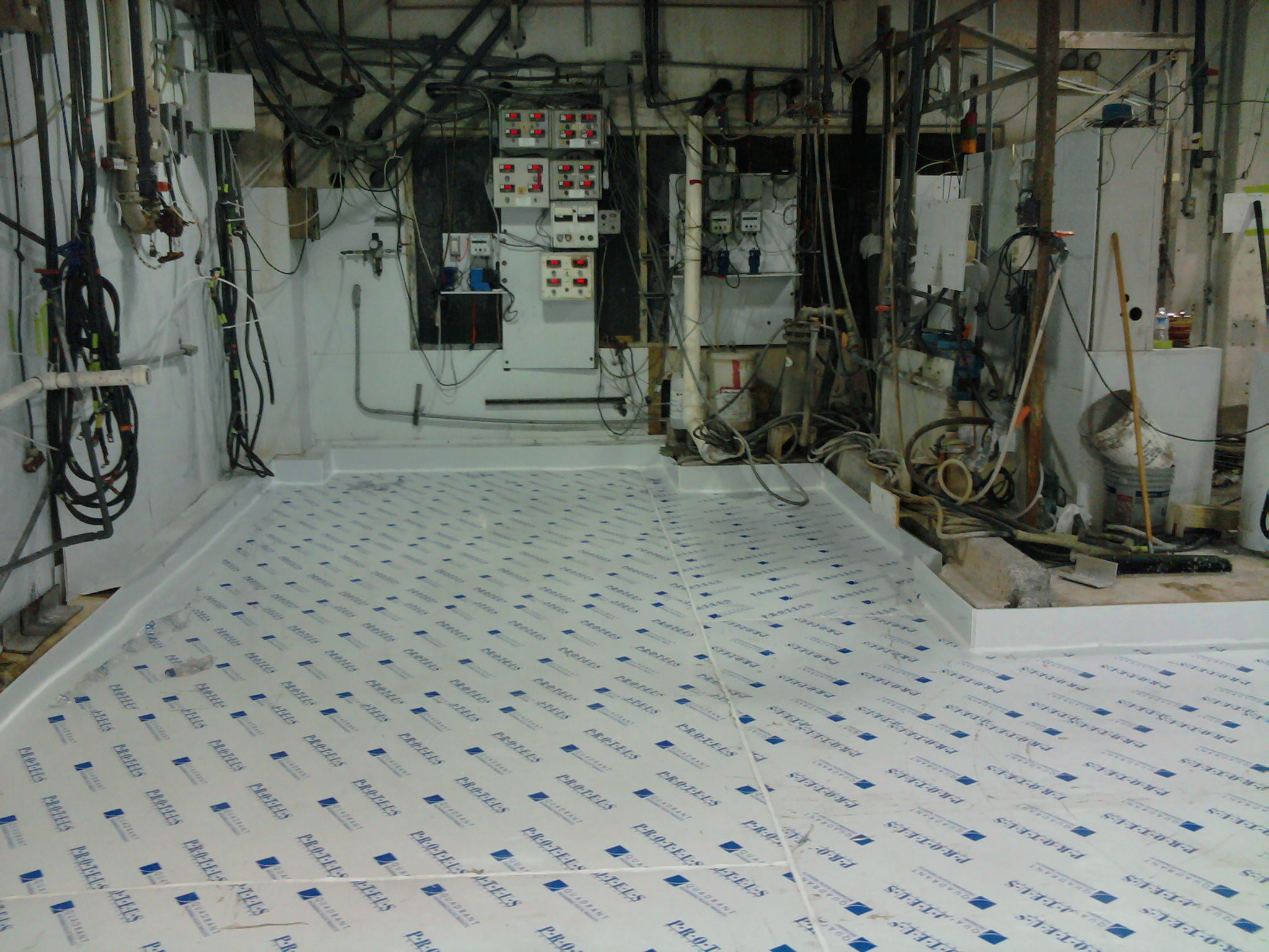 Secondary containment floor lining